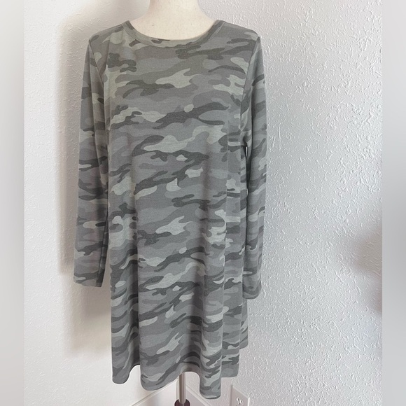 Alya Long-sleeve Camo Shift Dress - Picture 2 of 8